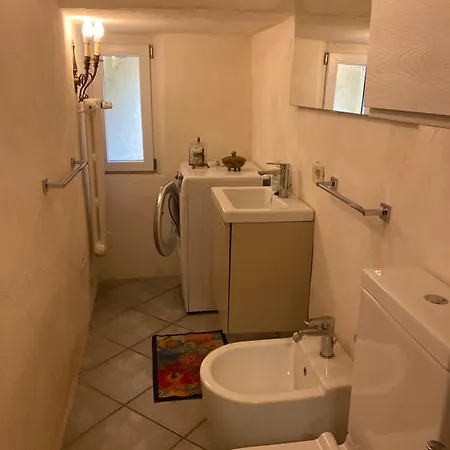 La Casa Gialla Apartment *