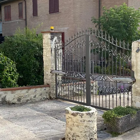 La Casa Gialla Apartment *